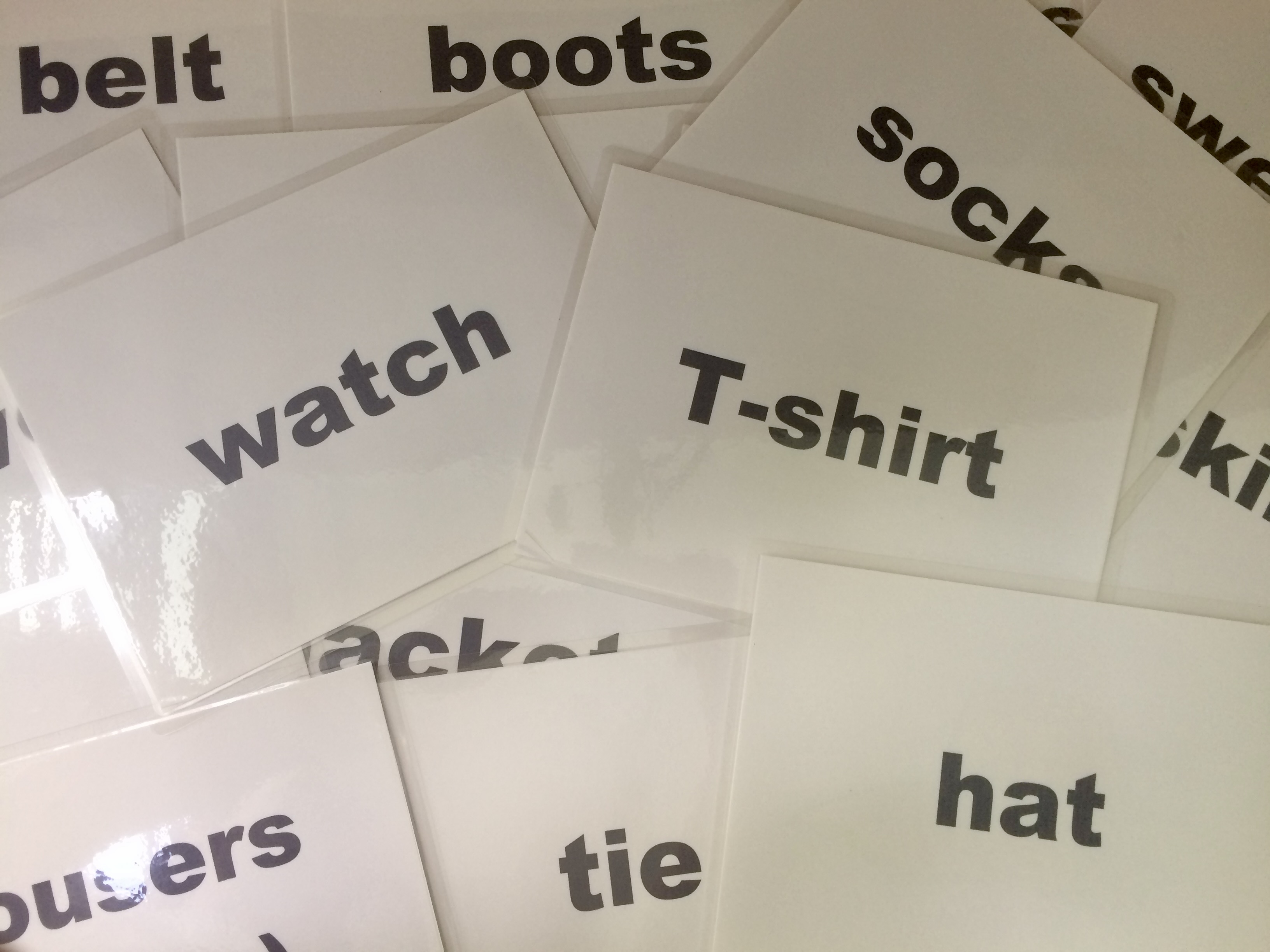 Clothing Flashcards - Set 1: Common things - Thẻ học tiếng Anh chủ đề trang phục - Bộ 1: Các loại thông thường - 20 cards