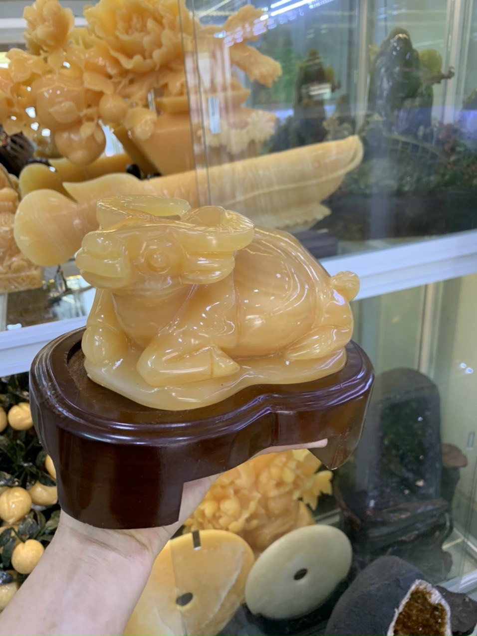 Trâu vàng đá Ngọc hoàng Long vàng 20cm 2,25kg
