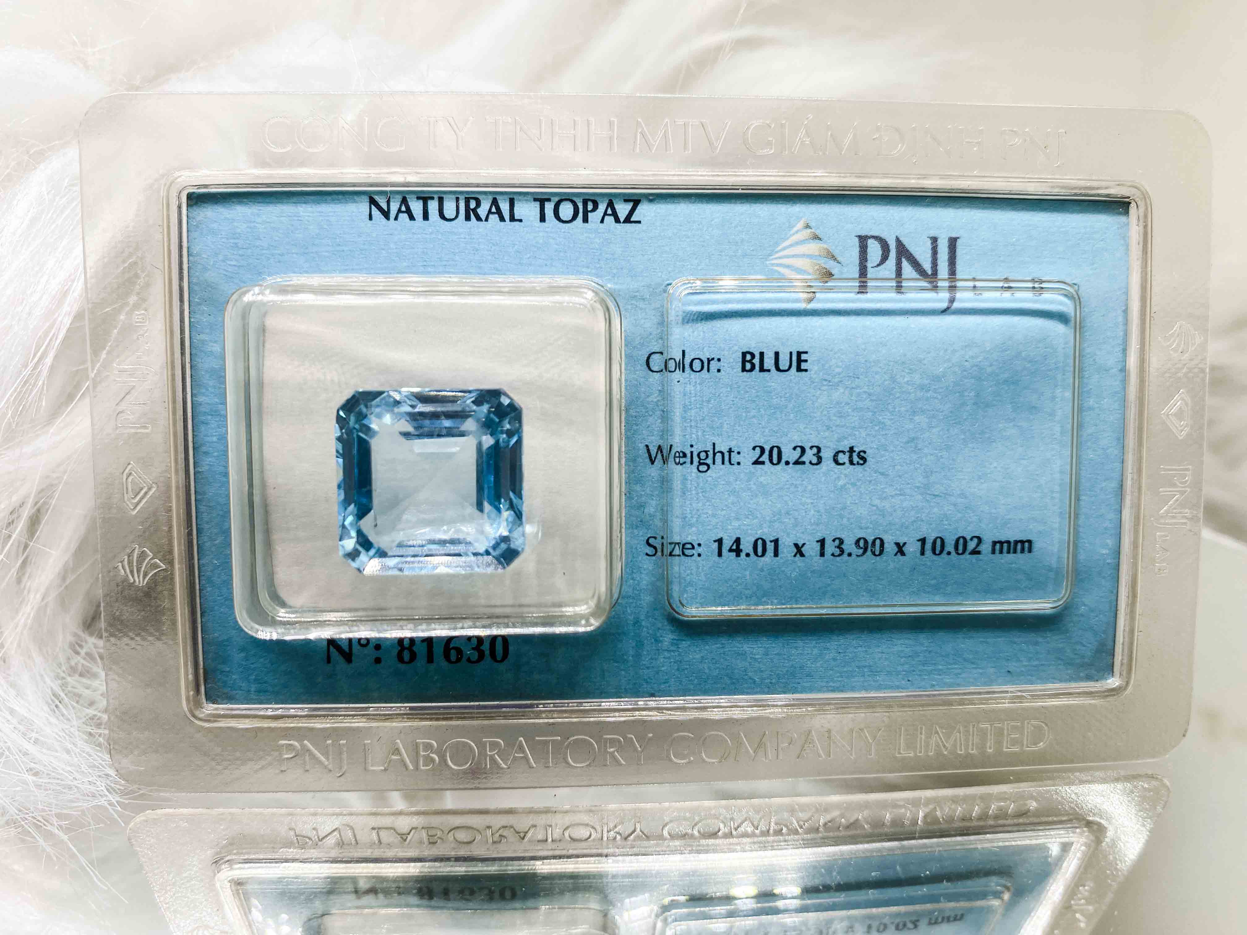 Viên Topaz vuông mài giác 20.23ct 81630