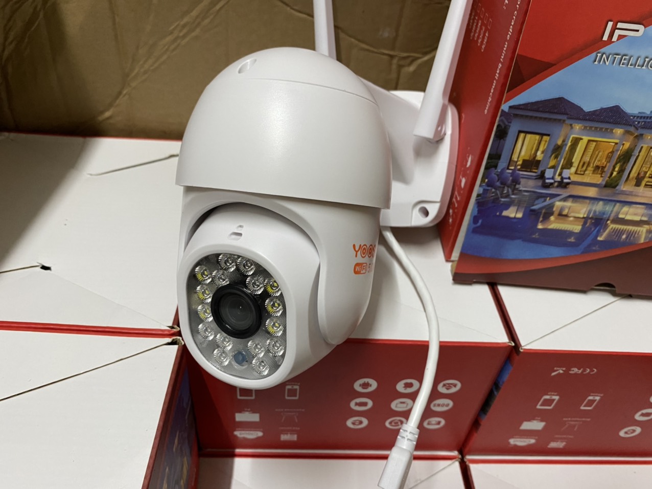 CAMERA WIFI YOOSEE D16A 16 LED MÁI VÒM PTZ MINI CHỐNG NƯỚC NGOÀI TRỜI - HÀNG NHẬP KHẨU