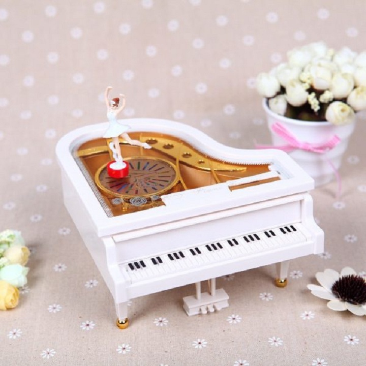 Hộp phát nhạc piano với vũ công múa bale