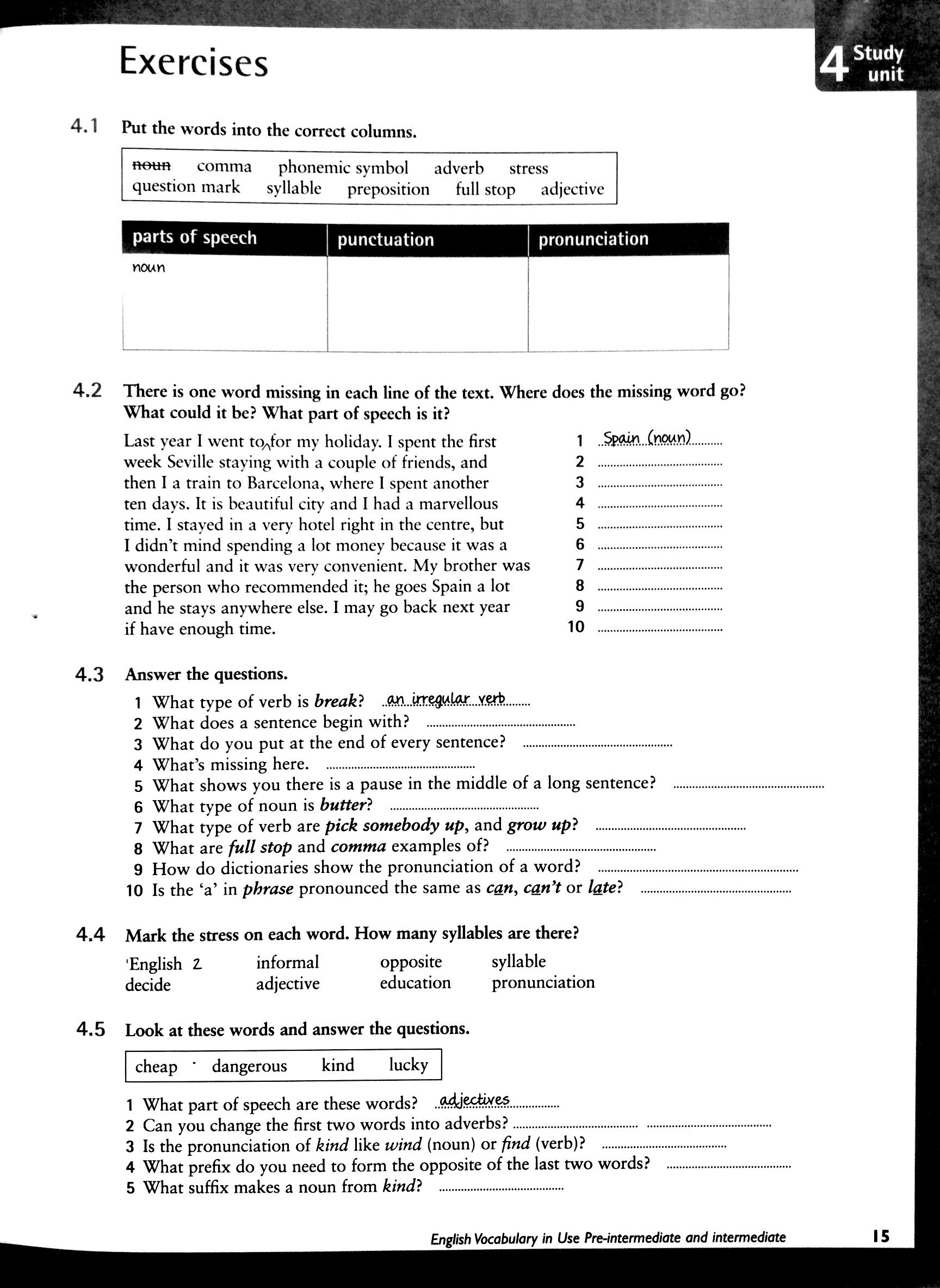 English Vocabulary in Use: Pre-Intermediate and Intermediate Book with Answers: Vocabulary Reference and Practice (Kèm CD)