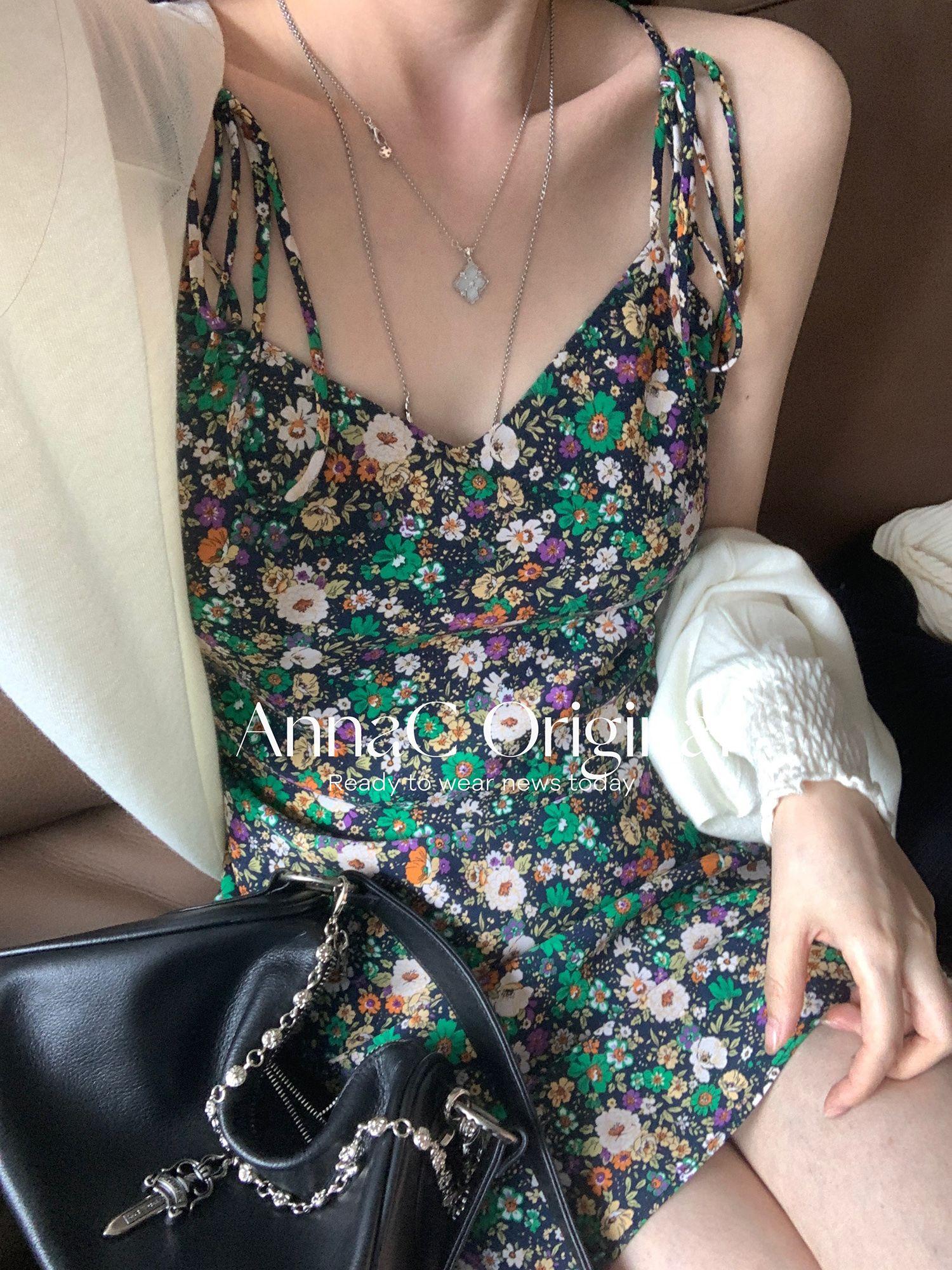DONGSHOP 2023 Mùa hè Hàn Quốc cổ điển sling váy hoa mảnh đầm thiết kế phụ nữ nhỏ v cổ khí chất một từ váy ngắn