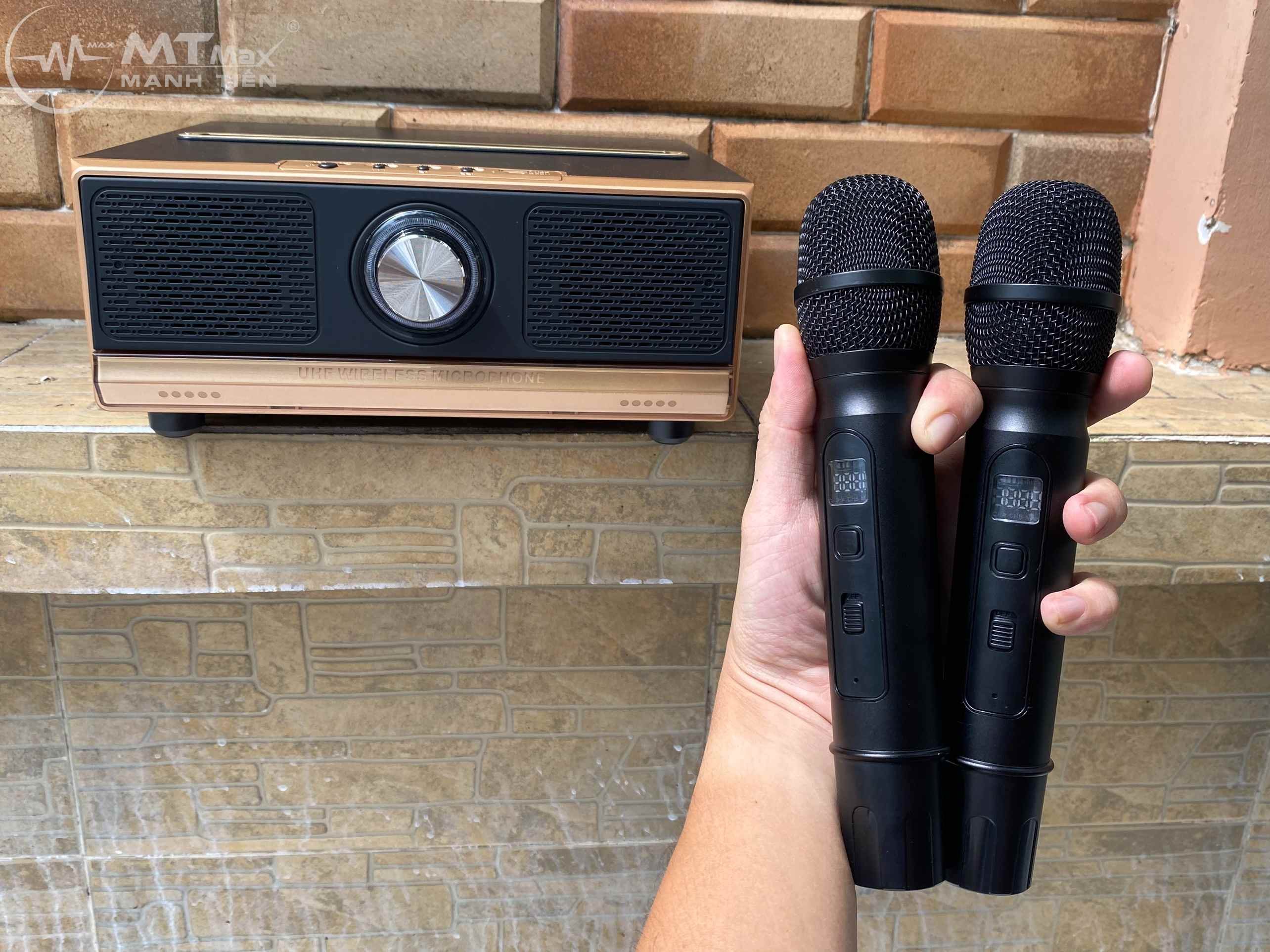 Loa bluetooth MTMAX Q13 mẫu mới 2023 hát Karaoke 2 mic cao cấp UHF Wireless Microphone hàng chính hãng