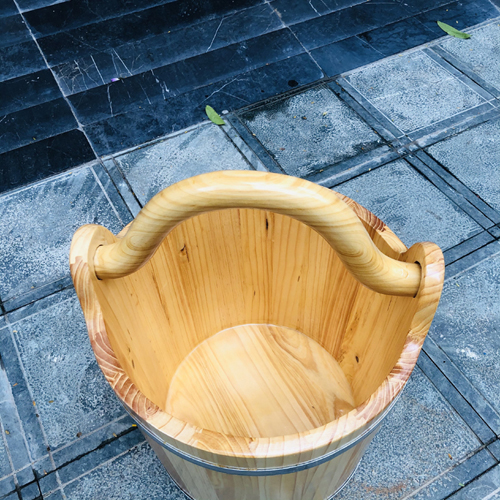 CHẬU GỖ DÁNG THÙNG XÁCH NƯỚC QUAI CONG