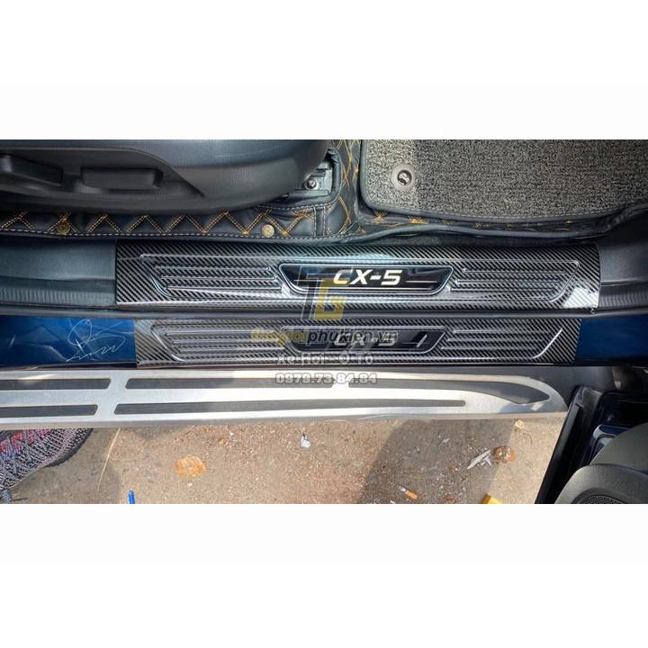 Bộ Ốp bậc cửa, Nẹp bước chân dành cho Mazda CX5, CX-5 2018-2020 vân Carbon