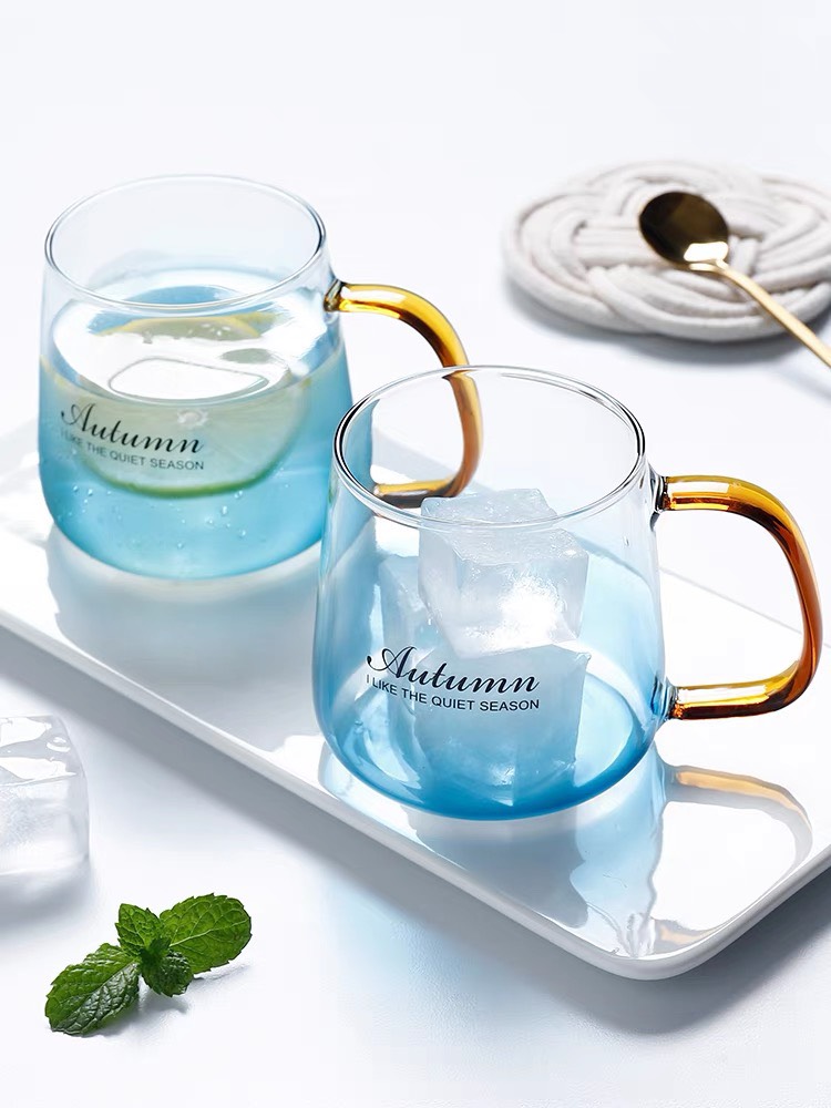 Ly, cốc thủy tinh uống nước, sinh tố, cafe màu xanh