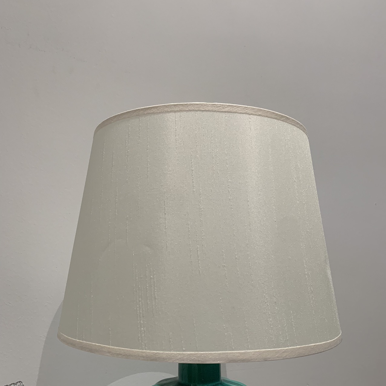 Đèn ngủ để bàn BROW phong cách sang trọng quý phái với nhiều mẫu mã mới lạ và độc đáo đã bao gồm bóng LED