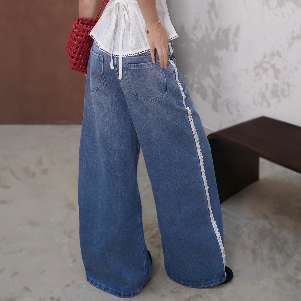 Quần jeans ống rộng phối ren dọc đường line Shayla Miều Est.2013