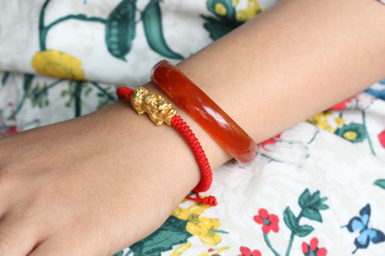 Vòng Tỳ Hưu Bạc Bọc Vàng 24K Kết Dây Đỏ Ngọc Quý Gemstones