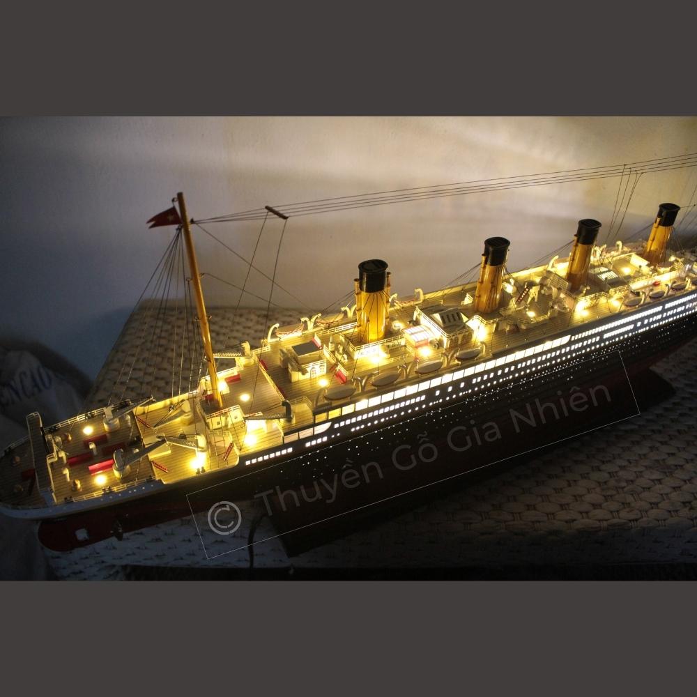 [Giá xưởng] Mô Hình Thuyền Gỗ Trang Trí Phong Thủy Dạng Thuyền Du Lịch RMS TITANIC (SPECIAL EDITION) WITH LIGHTS Chính Hãng, Hàng Xuất Khẩu Chất Lượng Cao