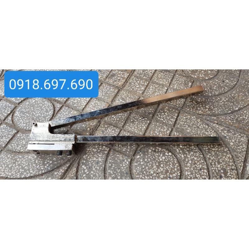 Kìm bấm / khuôn dập ke vĩnh cửu cửa đi nhôm xingfa nhập khẩu 2ly
