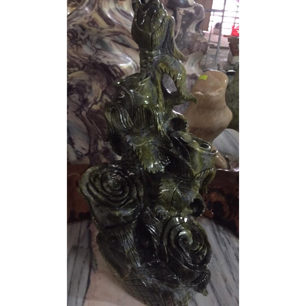 Hoa hồng điêu khắc từ đá ngọc serpentine cao 33 cm