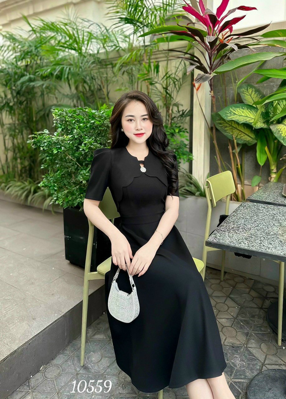 Đầm váy nữ dự tiệc dạo phố cổ vuông cách điệu ngực đỏ đen nâu thanh lịch