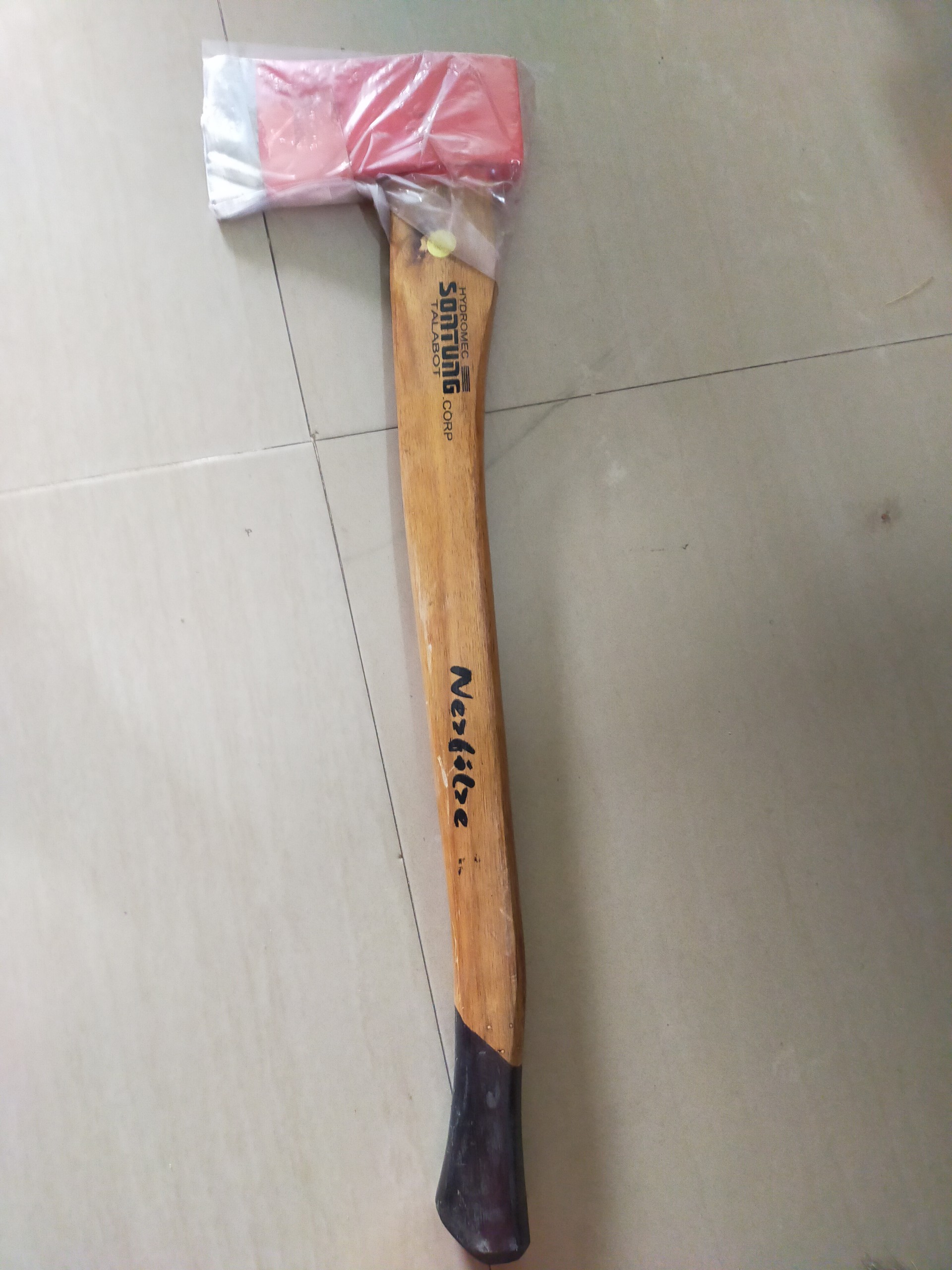 Búa rìu cán gỗ