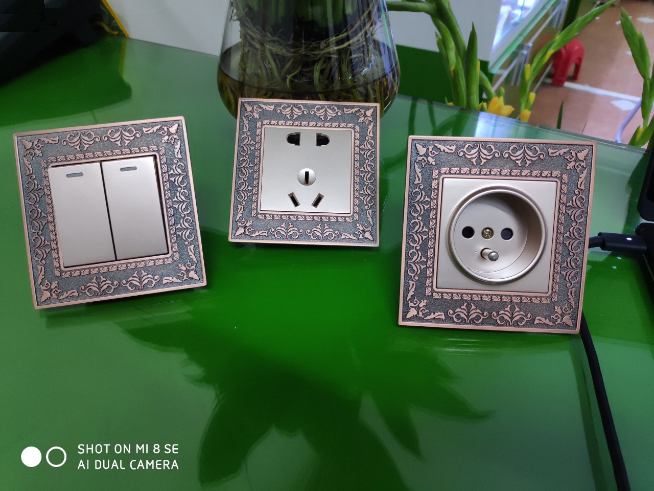 Ổ Cắm Điện Chống Giật Cao Cấp TK-OC2C