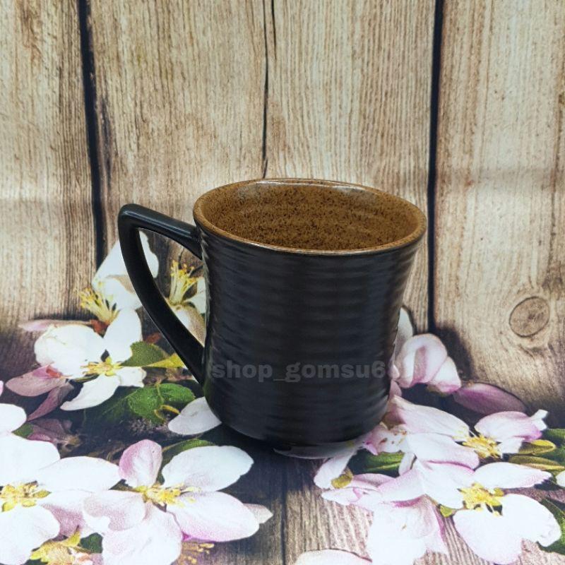 Cốc ly sứ có quai tam giác men 2 màu nâu đen sang trọng. Dung tích 170ml. Cốc pha cafe, pha trà...