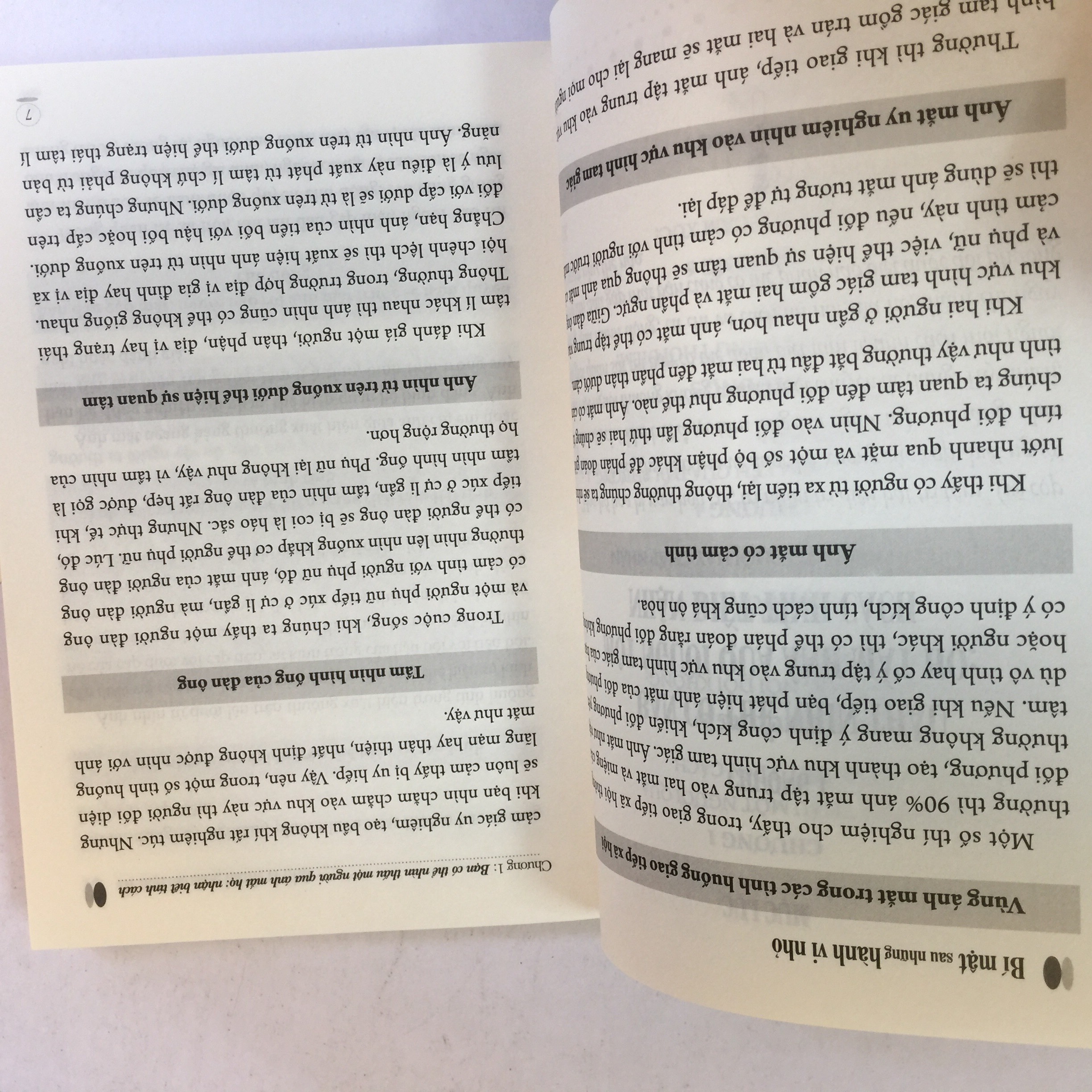 Combo 2 cuốn: Làm Thế Nào Để Kết Giao Với Người Lạ + Bí Mật Sau Những Hành Vi Nhỏ có bookmark