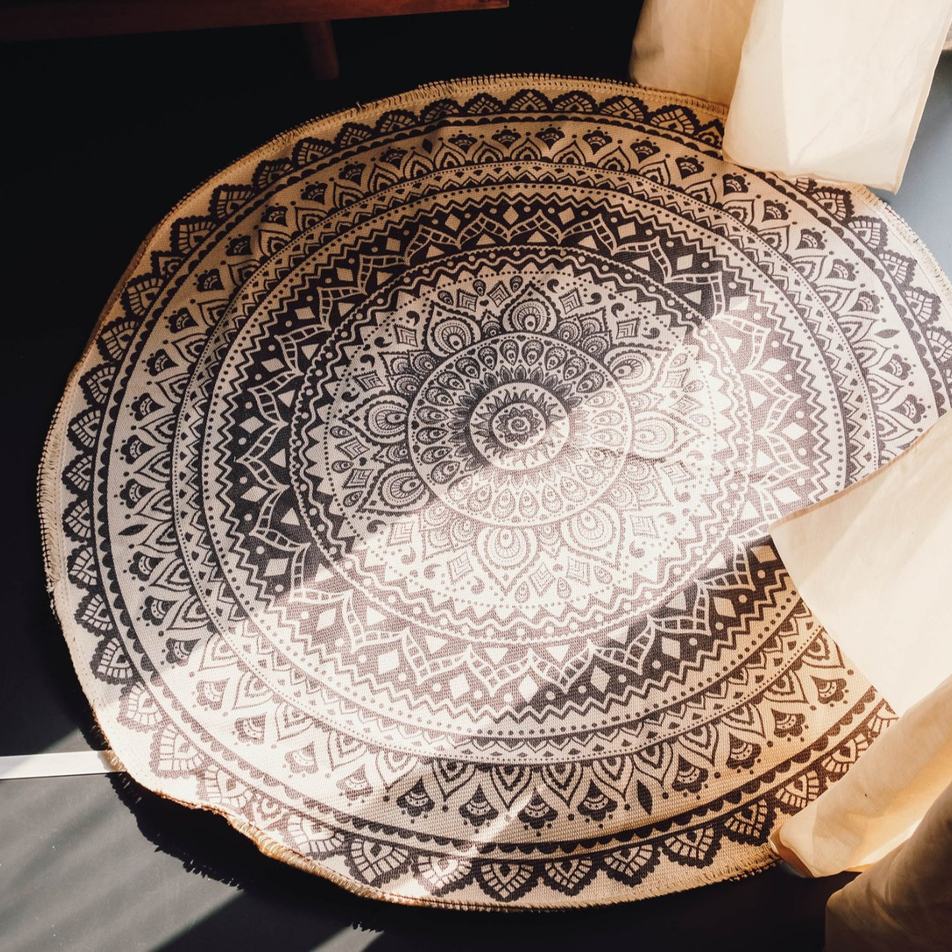 Thảm tròn trải sàn hoạ tiết Vintage thổ cẩm 92cm
