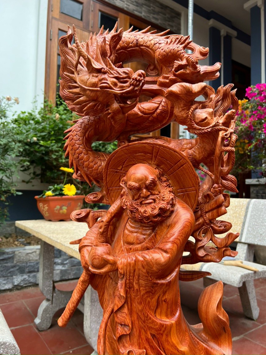 Tượng đạt ma sư tử thuần phục nghê long bằng gỗ hương đá đẹp long lanh kt cao 1m20×38×19,9cm