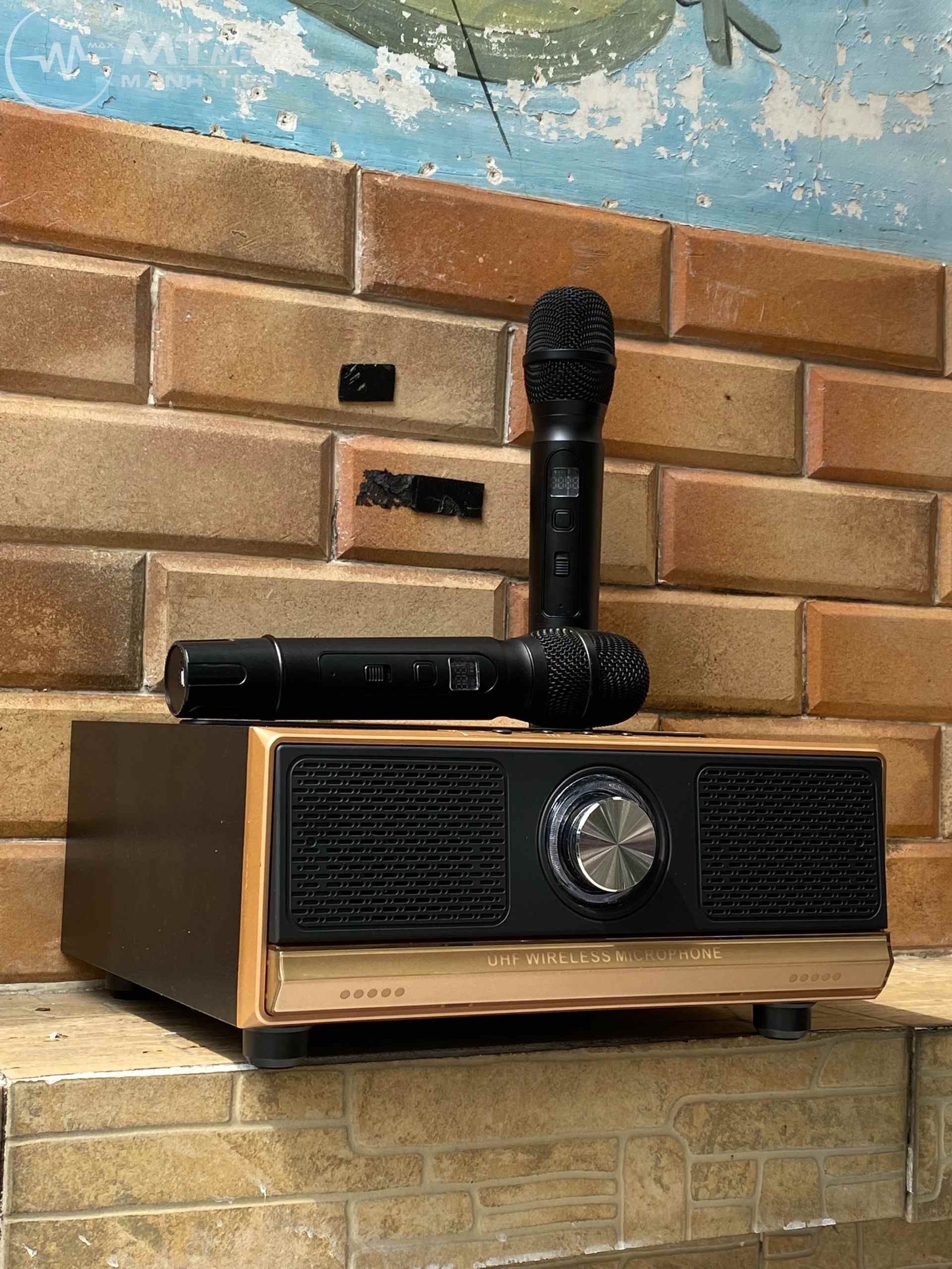 Loa bluetooth MTMAX Q13 mẫu mới 2023 hát Karaoke 2 mic cao cấp UHF Wireless Microphone hàng chính hãng