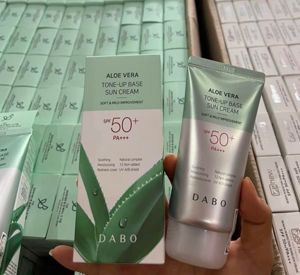 Kem chống nắng Lô Hội dưỡng da, nâng tone DABO Aloe Vera Tone-up Base Sun Cream SPF 50 Pa+++ Hàn Quốc 70ml tặng móc khóa