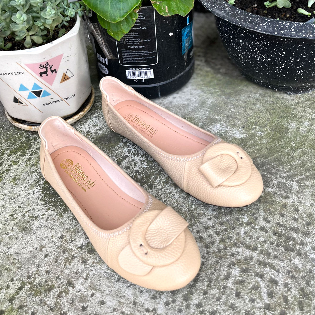 Giày búp bê da bò mũi tròn khóa vuông đế bằng Trường Hải da mềm 2 màu đen,kem GBB525