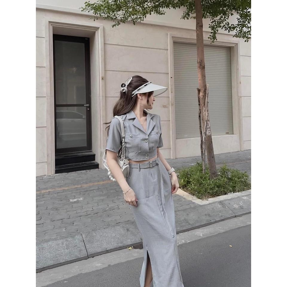 SET ĐI CHƠI, SET 2 MÓN ÁO CROPTOP SƠ MI TAY NGẮN PHỐI CHÂN VÁY DÀI KÈM ĐAI CỰC SANG CHẢNH - Grey