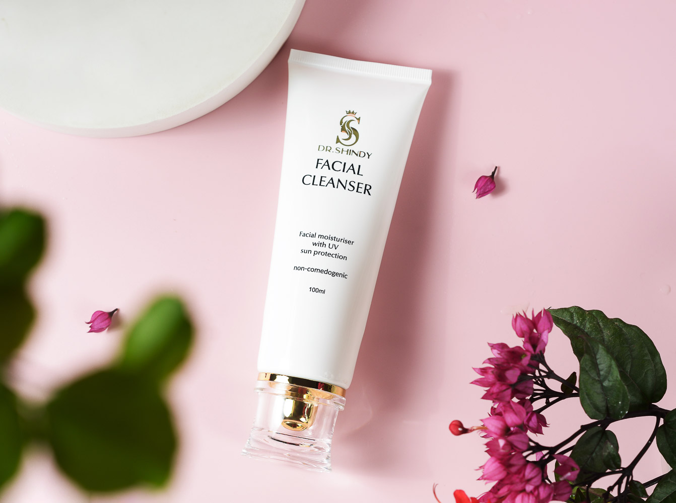 Sữa rửa mặt làm sạch nhờn ngừa mụn từ tinh chất trà xanh nha đam Dr.Shindy Facial Cleanser