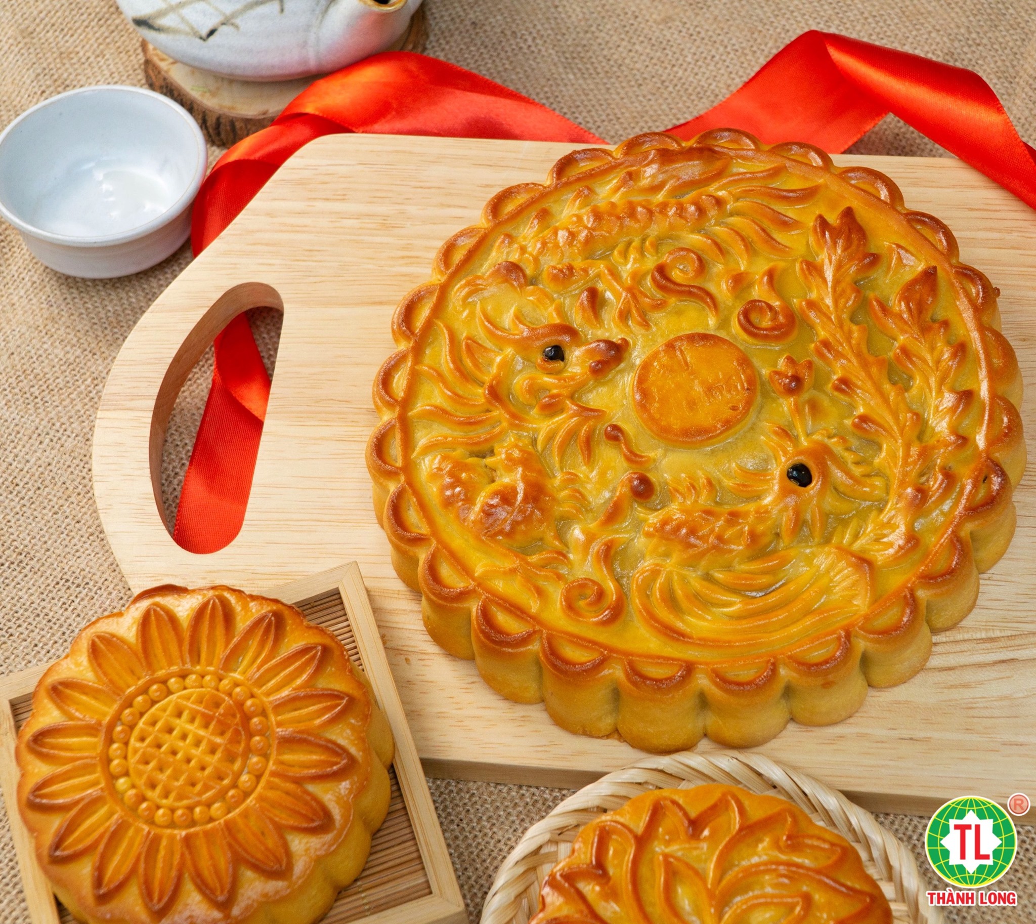 BÁNH TRUNG THU MẶT TRĂNG 0022: HẠT SEN MACCA - KHOAI MÔN HẠNH NHÂN 6 TRỨNG 600G - Thành Long - VIỆT NAM