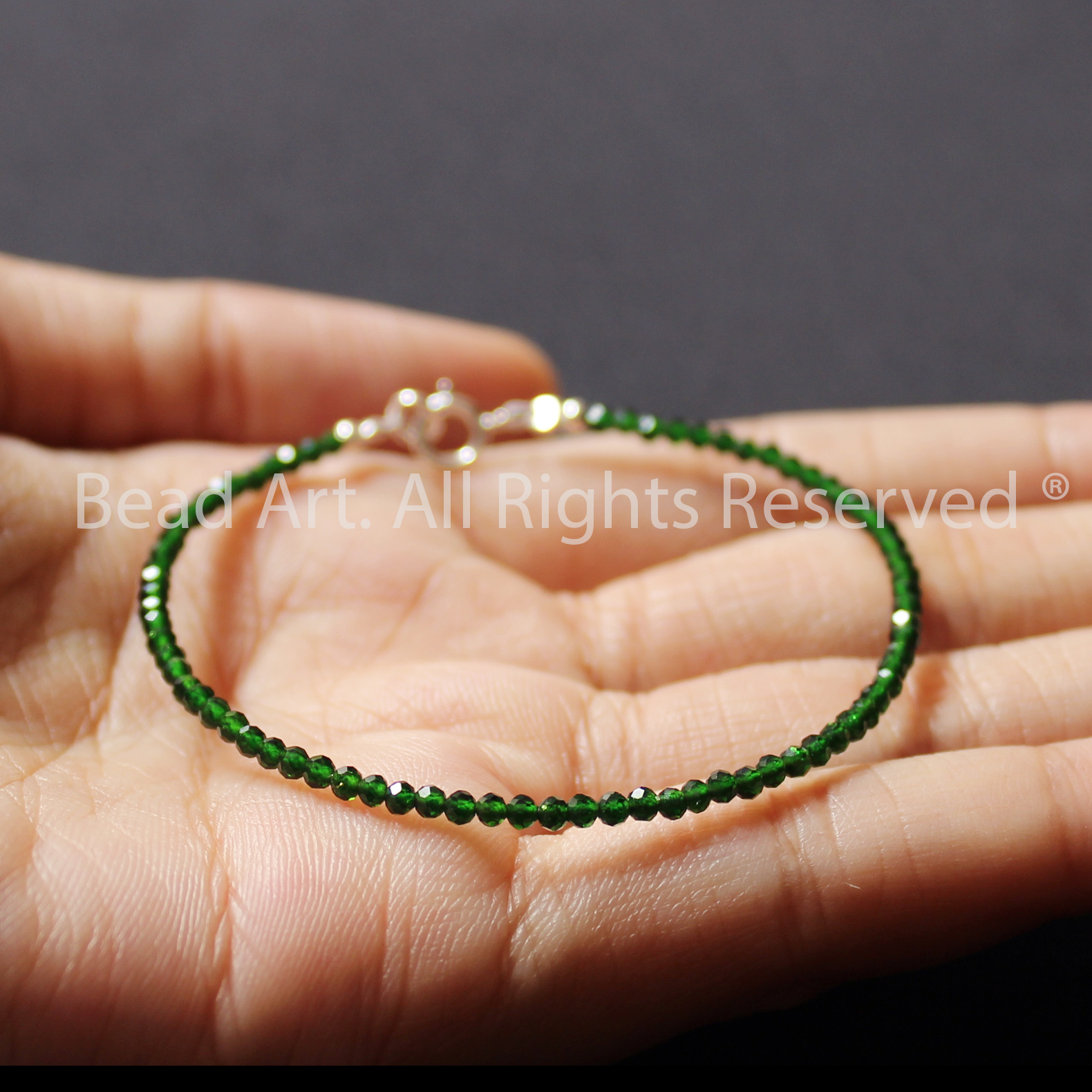 Vòng Tay 2MM Đá Lục Bảo, Emerald Xanh Lá Tự Nhiên (Xử Lý Nhiệt) Giác Cắt, Mộc, Hoả, Vòng Tay Phong Thuỷ, Lắc Tay - Bead Art