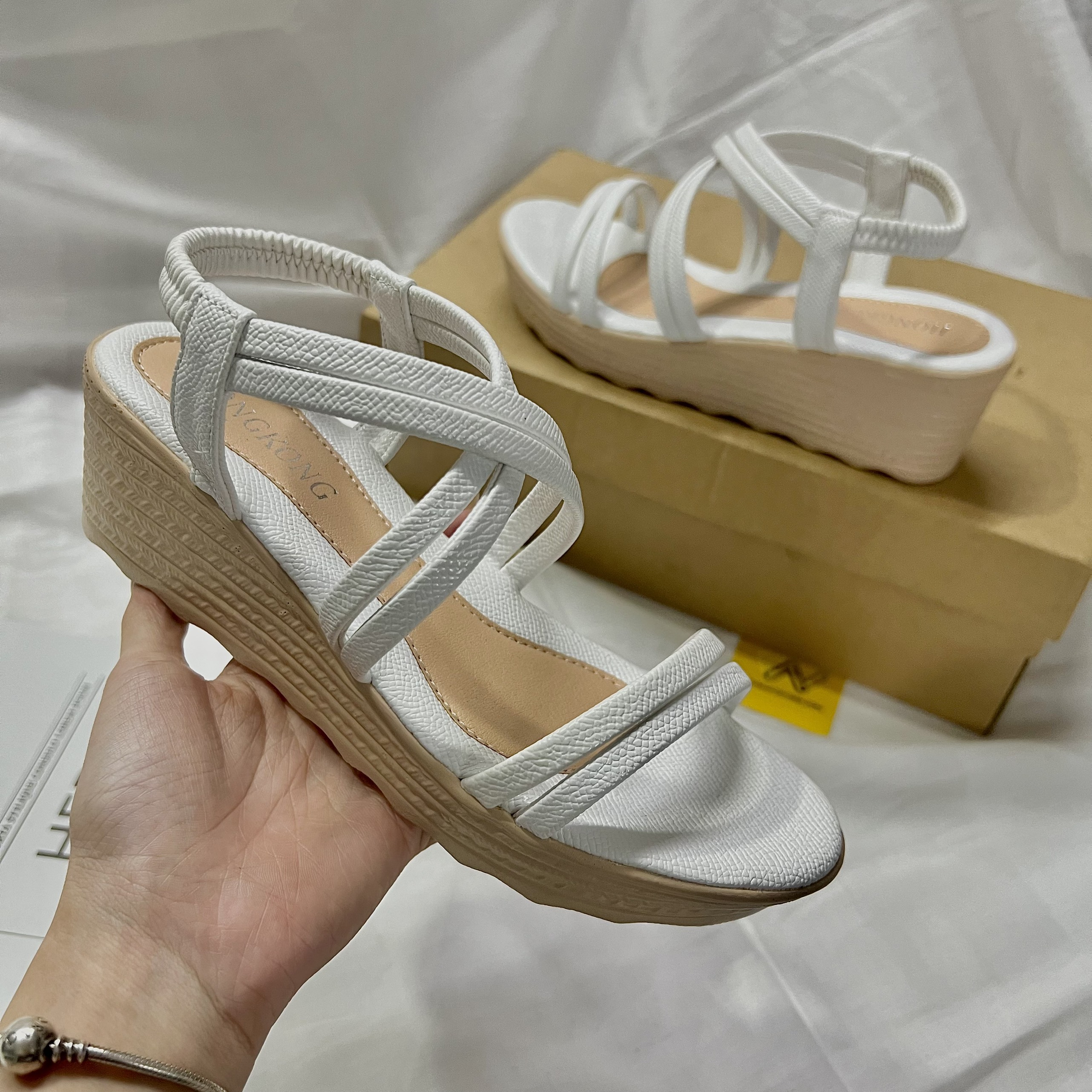 Giày Sandal Nữ Quai Ngang Đế Xuồng Màu Trắng Đen Dây Mảnh Nhỏ Duy Nhật Store Học Sinh Đi Học Bền Uzzang Chiến Binh Thun