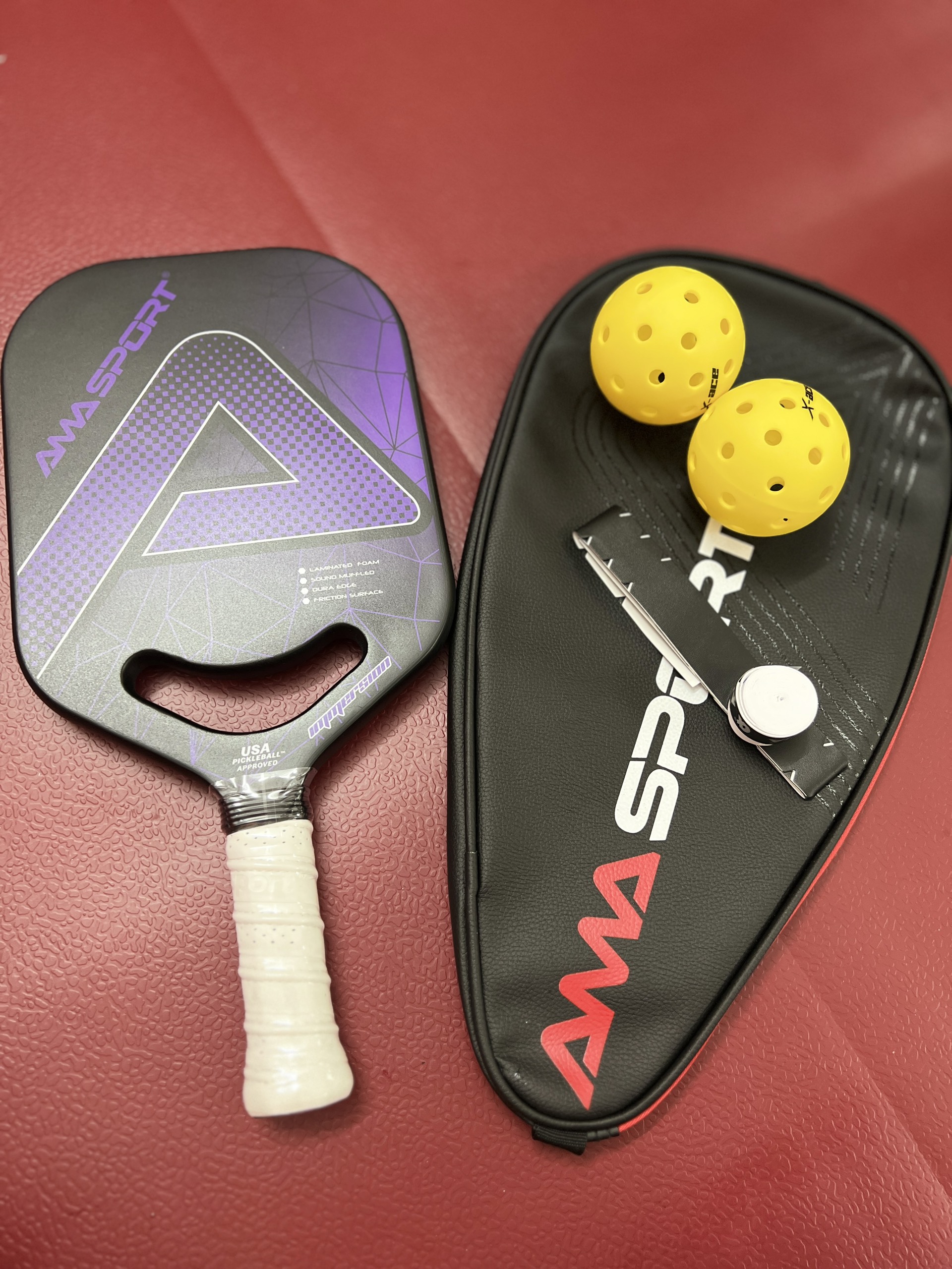 Bộ vợt pickleball AMA SPORT PP001 (gồm 1 vợt,2 bóng, cuốn cán,túi da) bề mặt sợi carbon dày 20mm cao cấp, diện tích mặt vợt rộng 198mm, trọng lượng 235g thích hợp cho người chơi tập luyện đến chuyên nghiệp