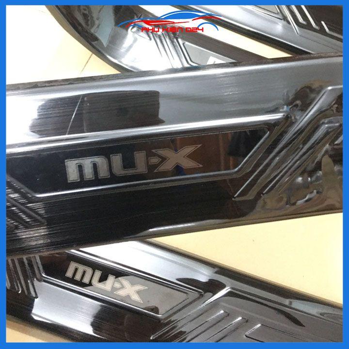 Bộ nẹp bước chân trong MUX, MU-X vân Titan chống trầy làm đẹp ô tô