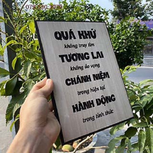 Tranh Trang Trí , Tranh Treo Tường Qúa Khứ Không Truy Tìm Tương Lai Không Ảo Vọng Tạo Động Lực Làm Việc