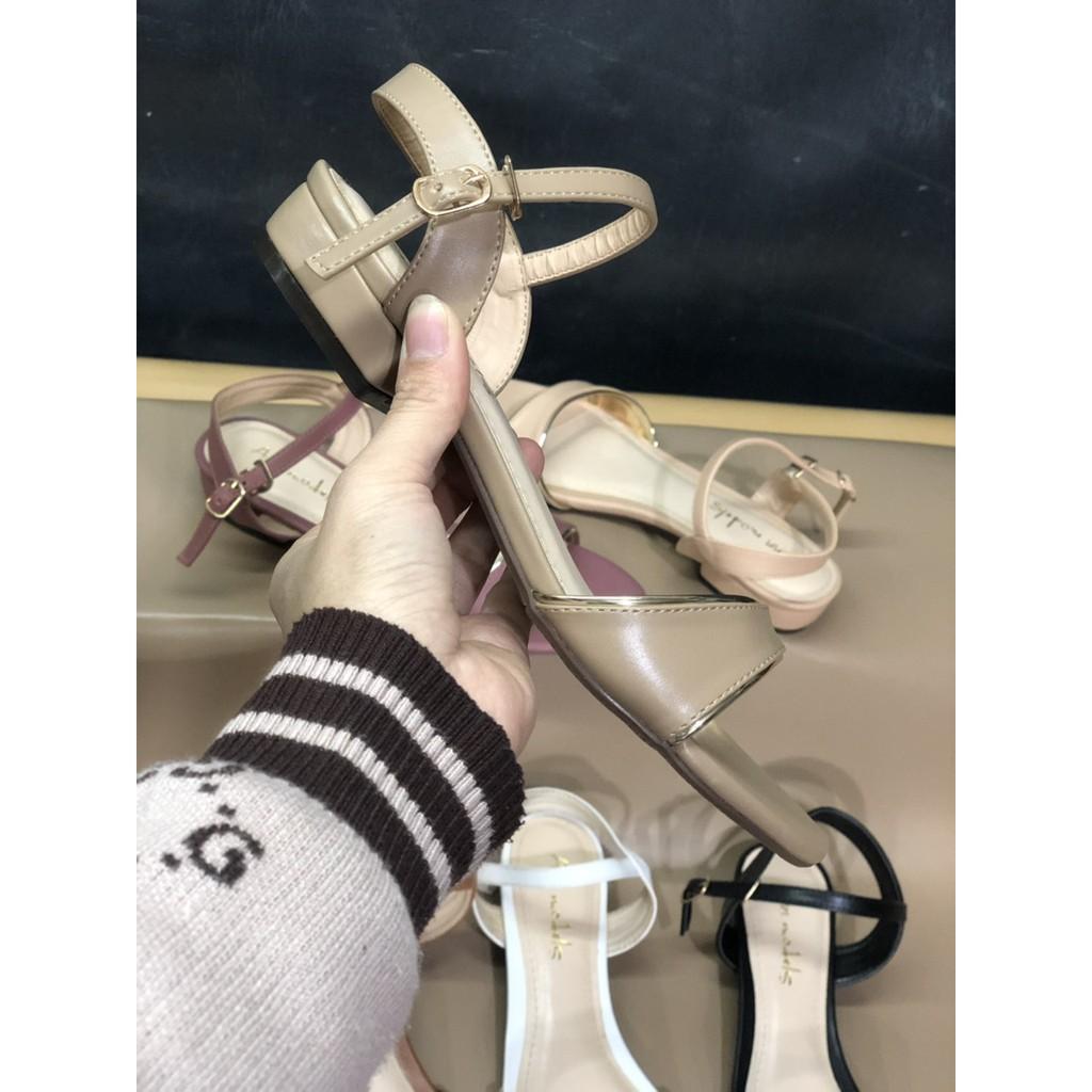 sandal bệt mõm tròn