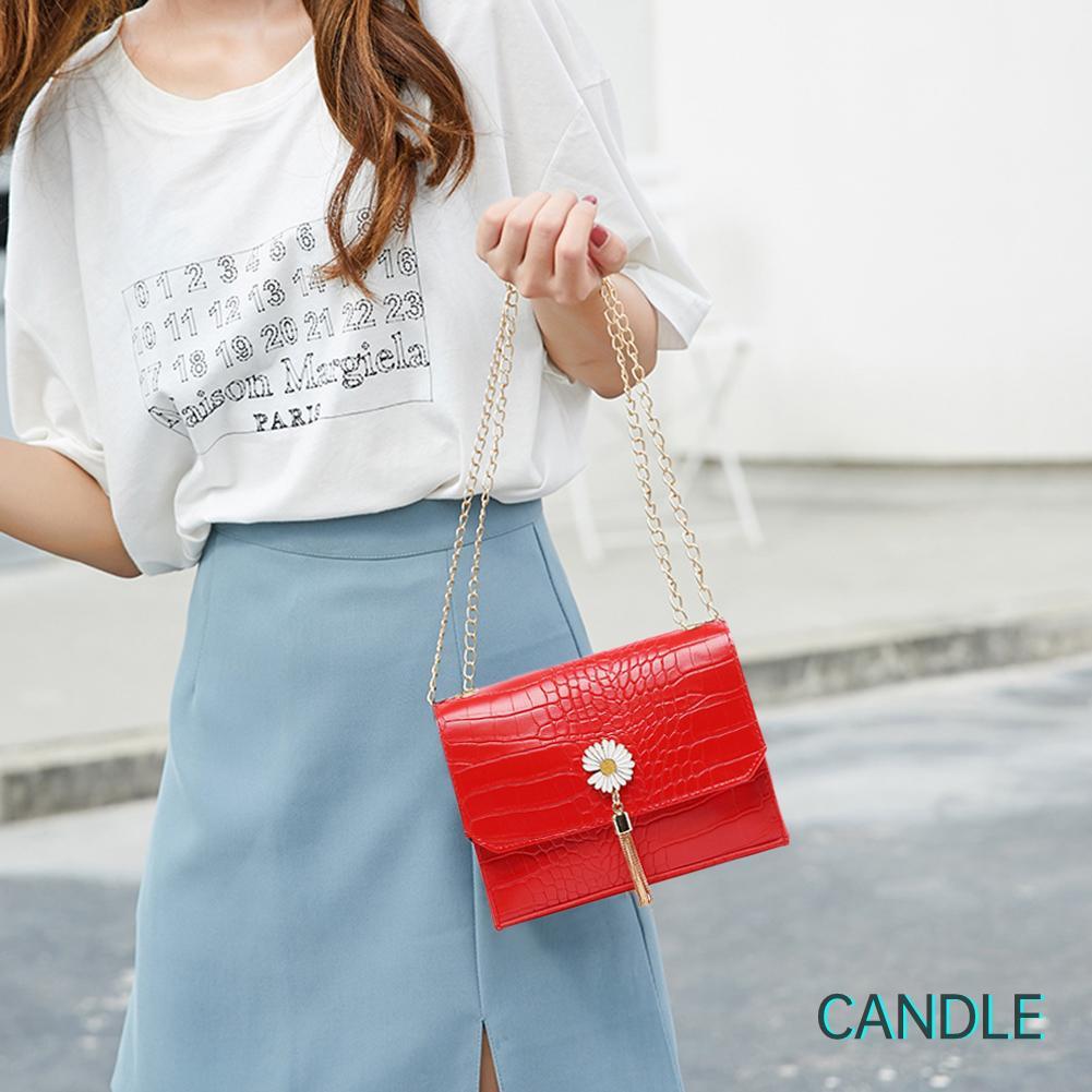 Túi Đeo Chéo Da Pu Họa Tiết Hoa Cúc Phối Tua Rua Thời Trang