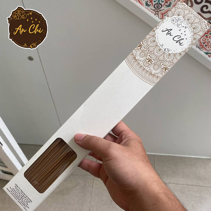 Nhang trầm hương Organic An Chi được làm từ trầm tự nhiên nguyên chất, sạch, không cuốn tàn và cho mùi thơm nồng ấm, dễ chịu