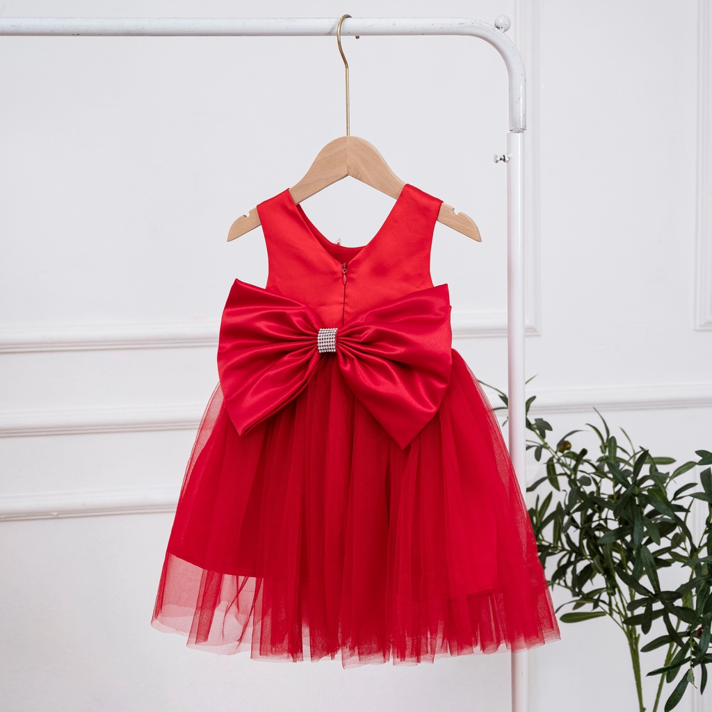 Váy công chúa đầm công chúa thiết kế cho bé gái đính hoa màu trắng, đỏ, hồng, vàng cực xinh cho bé từ 1 tuổi đến 10 tuổi, từ 8kg đến 35kg tại Mom's Choice