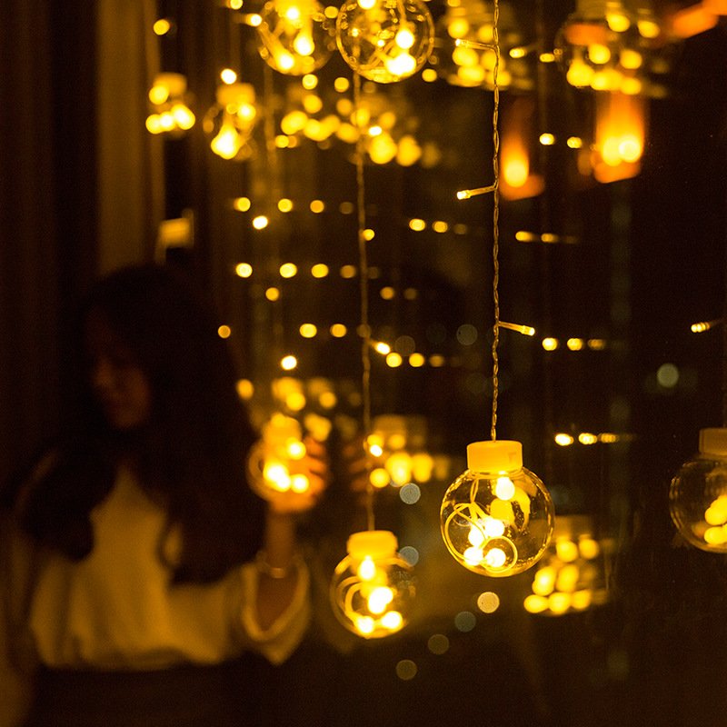 Đèn trang trí chùm đèn led bóng tròn ánh sáng lãng mạn