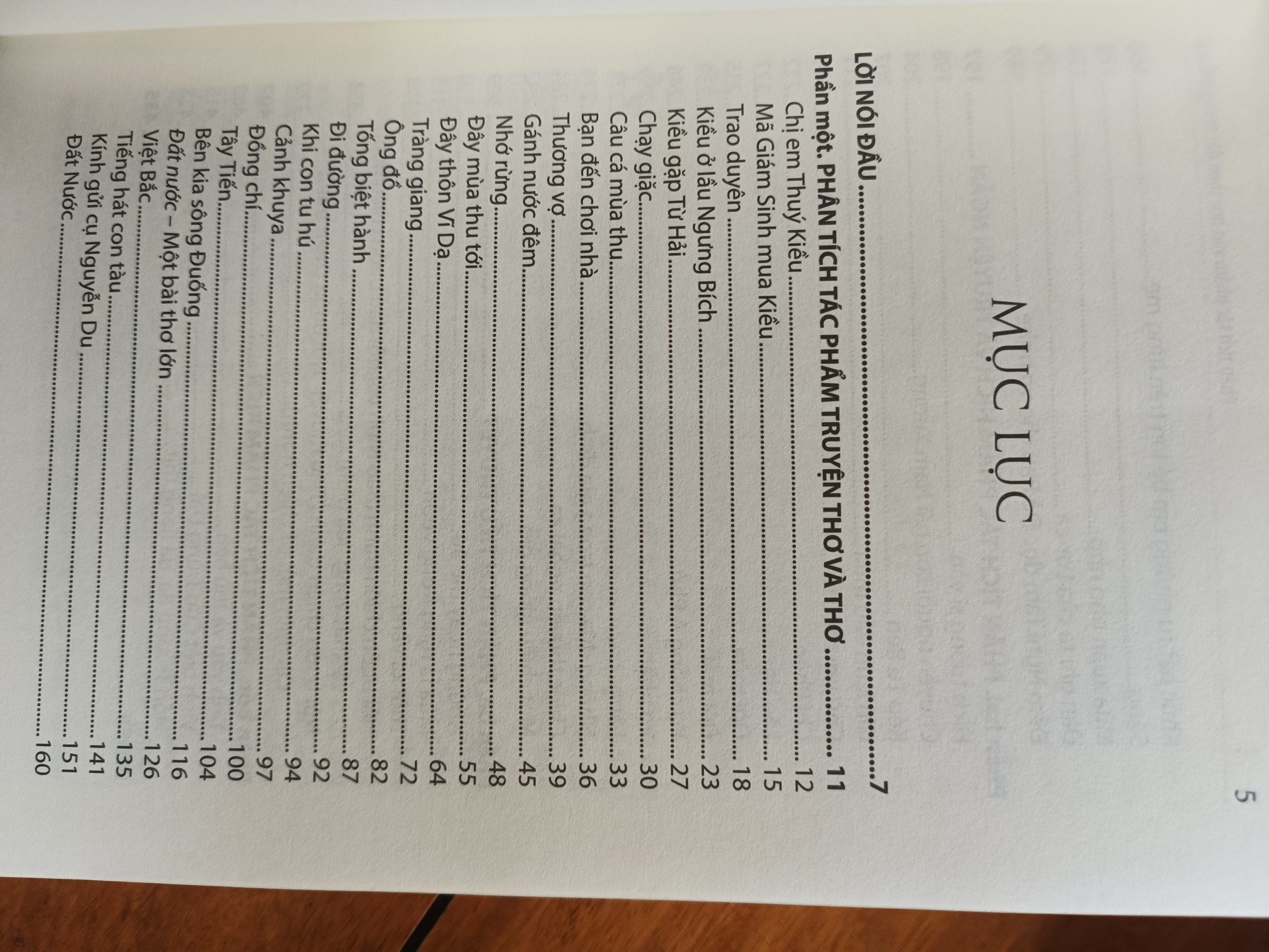 Phân tích tác phẩm văn học theo đặc trưng thể loại