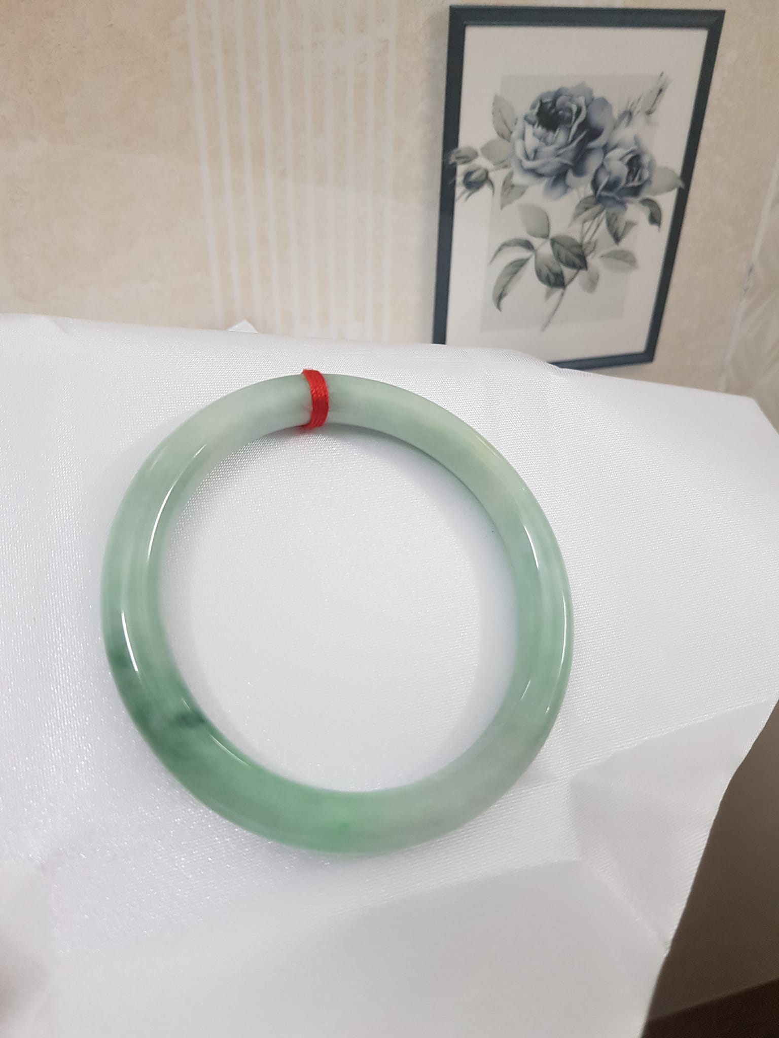Vòng cẩm thạch Xanh Ngọc Mơ Đẹp 58mm x Dầy 8mm Chất liệu 100% đá cẩm thạch tự nhiên Màu xanh ngọc mơ nhẹ nhẹ bóng đẹp sang nữ 56kg - 68kg đeo đẹp ạ