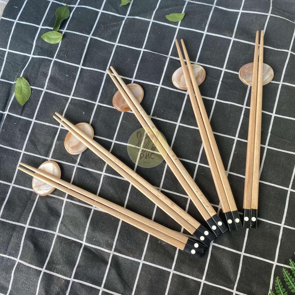 Đũa gỗ Beech vuông chấm bi 23cm siêu sạch - Hàng đẹp - Đũa gỗ Cao Cấp