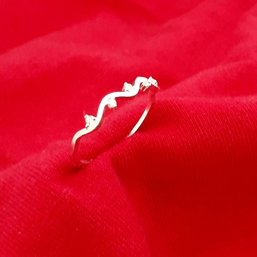 Nhẫn nữ Bạc Quang Thản, nhẫn bạc nữ dáng thanh bản nhỏ gắn đá cobic trắng chất liệu bạc thật không xi mạ , phong cách trẻ trung thích hợp đeo tại các buối dạ tiệc, sinh nhật, làm quà tặng – QTNU54