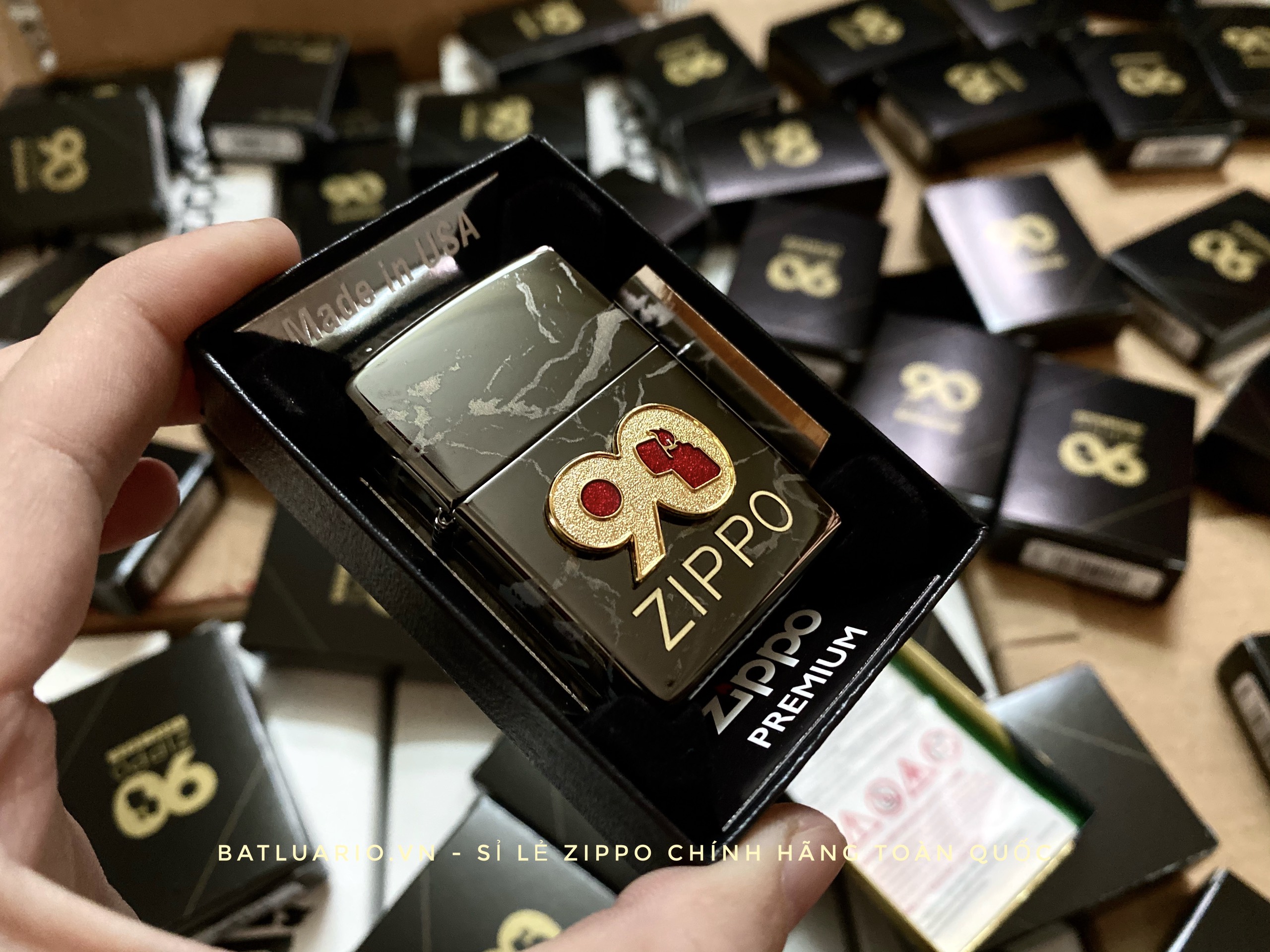 Bật Lửa Zippo Zippo 49864 – Zippo High Polish Black 90th Anniversary Commemorative