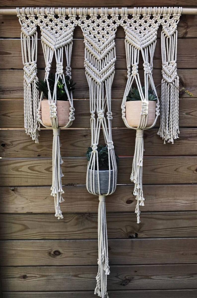 Dây  Macrame treo 3 chậu cây cảnh, lọ hoa trang trí treo tường. Nghệ thuật tết dây thủ công . Dây  Macrame treo 3 chậu cây cảnh, lọ hoa trang trí treo tường. Nghệ thuật tết dây thủ công . DTM03