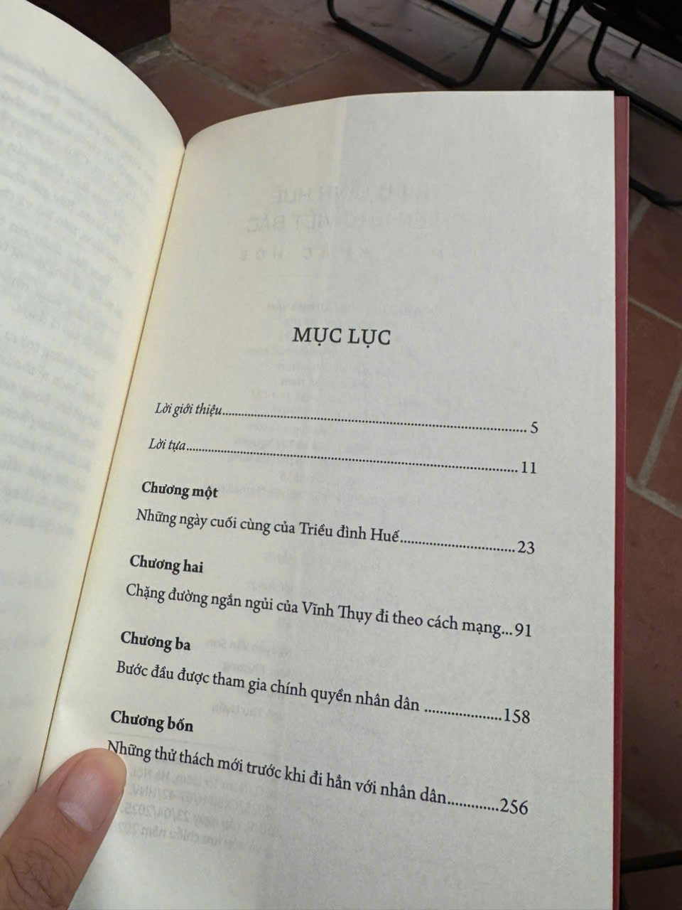 TỪ TRIỀU ĐÌNH HUẾ ĐẾN CHIẾN KHU VIỆT BẮC – Phạm Khắc Hòe – NXB Hội Nhà Văn