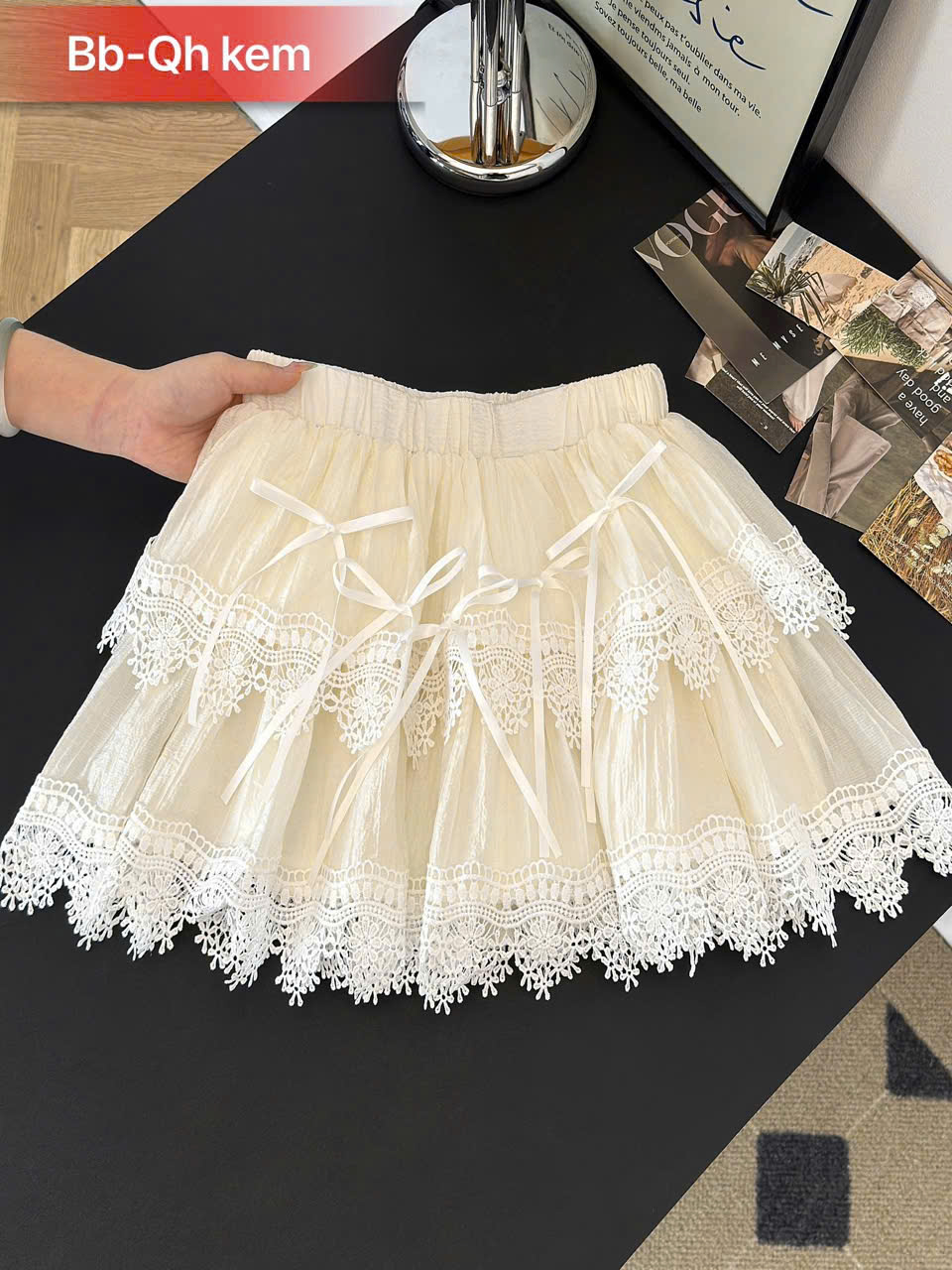 Chân váy tầng ren cho bé gái màu trắng đen phối đồ hiphop năng động size 10-60kg mẫu mới (kèm chip)