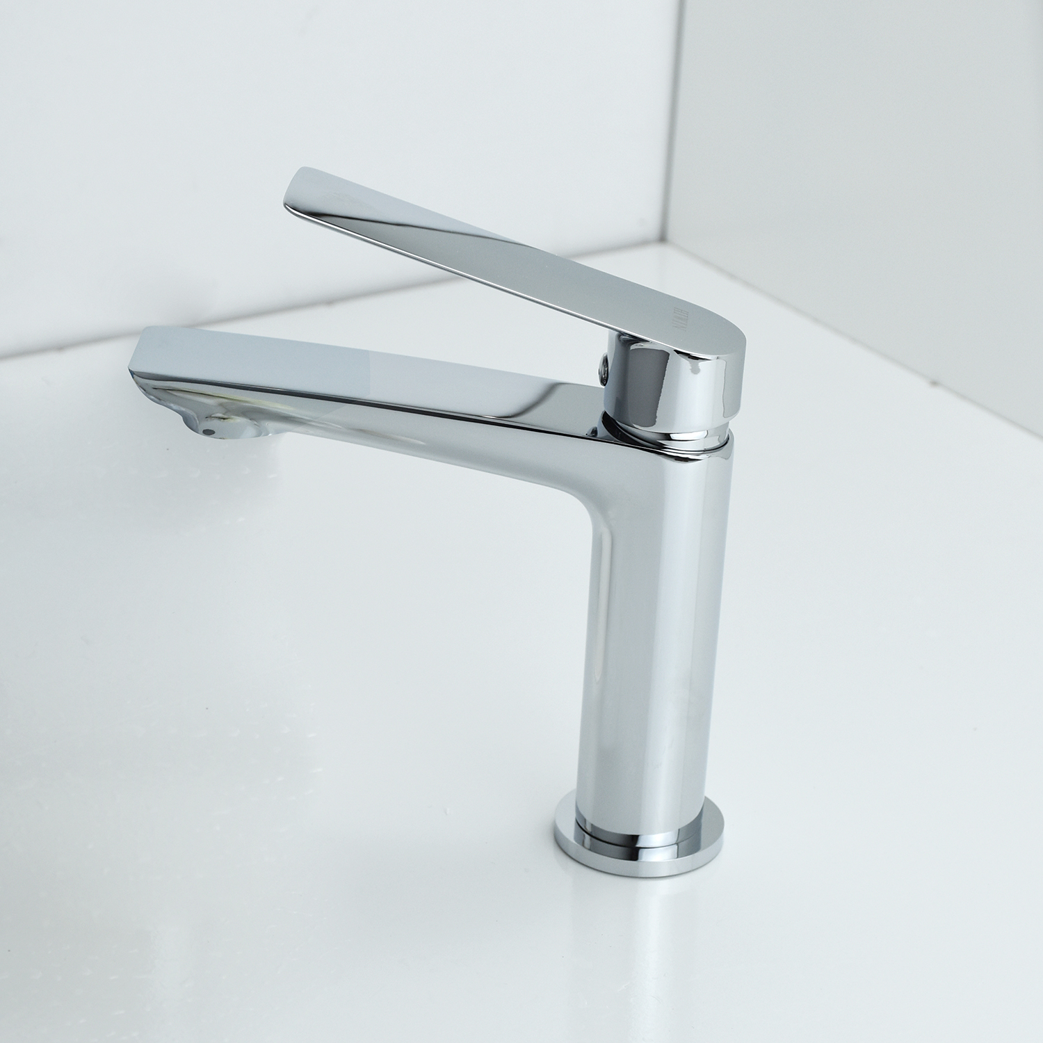 VÒI LAVABO RỬA MẶT NÓNG LẠNH HIWIN KF-761