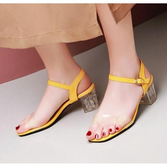 Giaỳ sandal bản ngang quai trong gót vuông 5 phân màu vàng size nhỏ 31 32 33 34